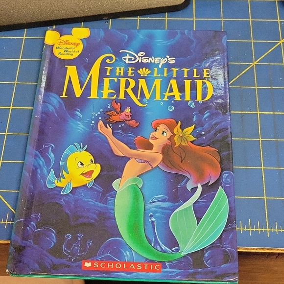 Disney's The Little Mermaid Book Preloved - Picture 1 of 3